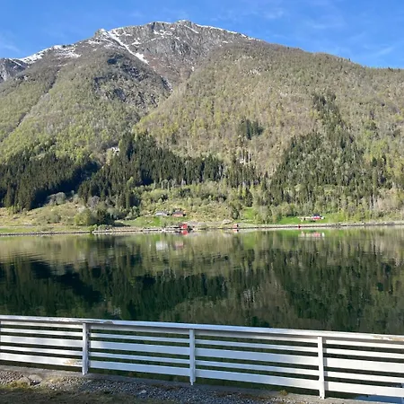 بيت للعطل Der Fjordtraum In Direkt Am Wasser *